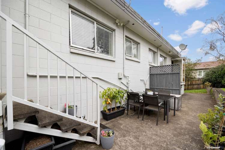 2/9 Strong Street Saint Johns_14