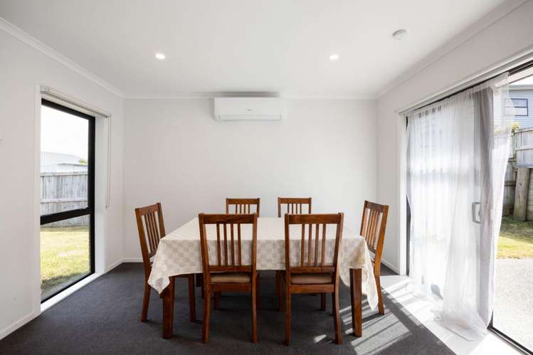68 Sylvester Crescent 2743_8