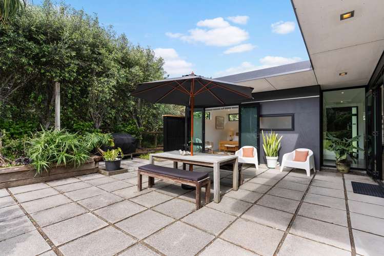 8 Erangi Place Bethells Beach_23