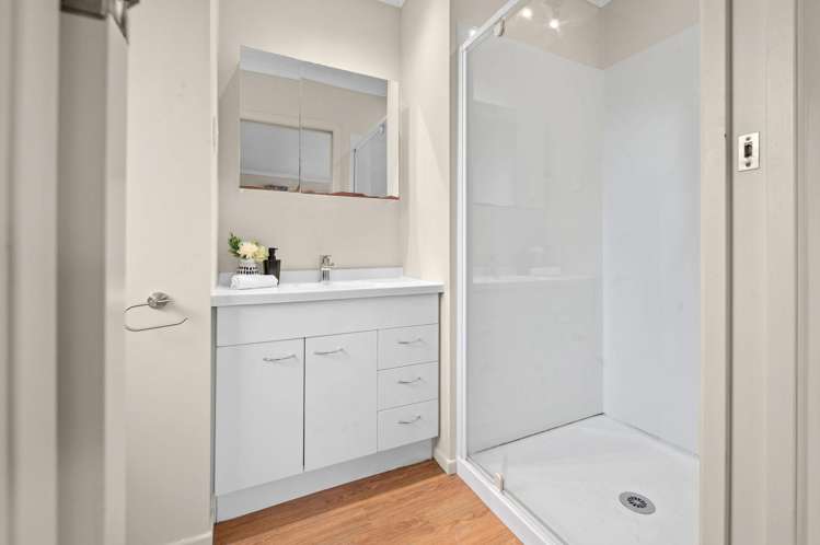 66 Southsea Crescent Silverdale_11