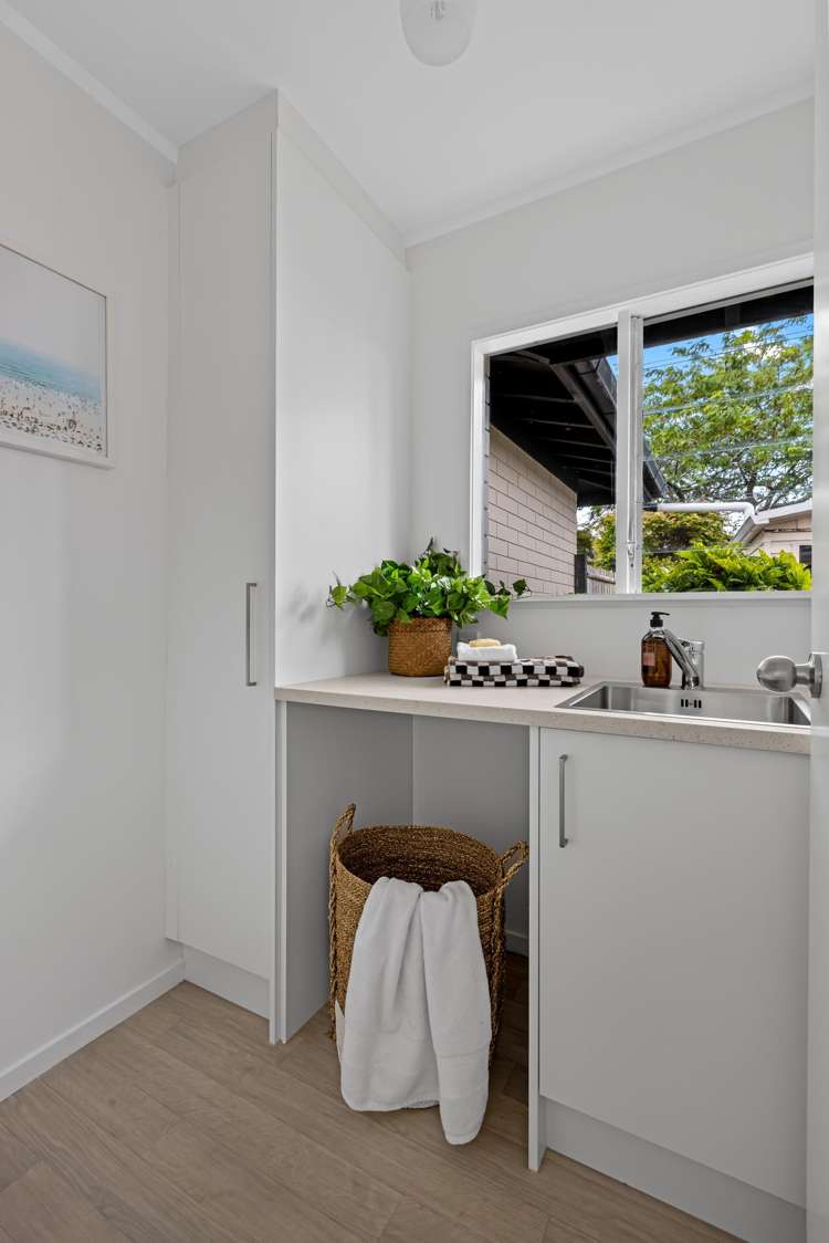 2/4 Keldale Place Forrest Hill_13