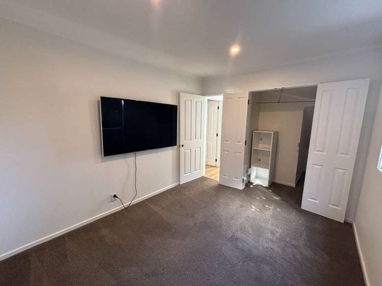 1109 Huia Road Huia_11