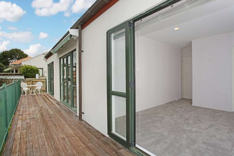 2/7 Ribbonwood Crescent Goodwood Heights_11