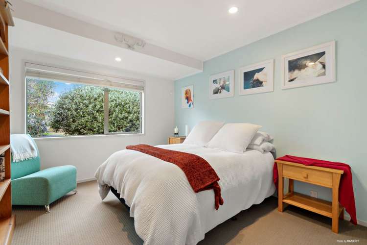 17 Seymour Road Mellons Bay_15