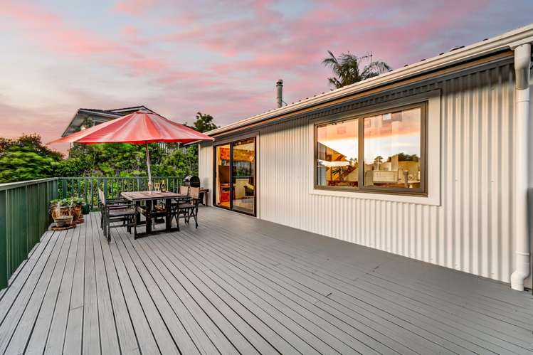 10 Oliver Twist Avenue Mellons Bay_13