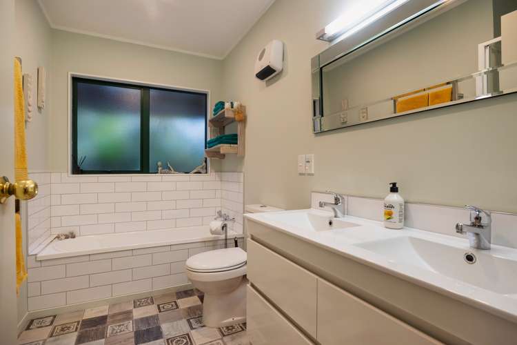 12a Seaside Avenue Waterview_13