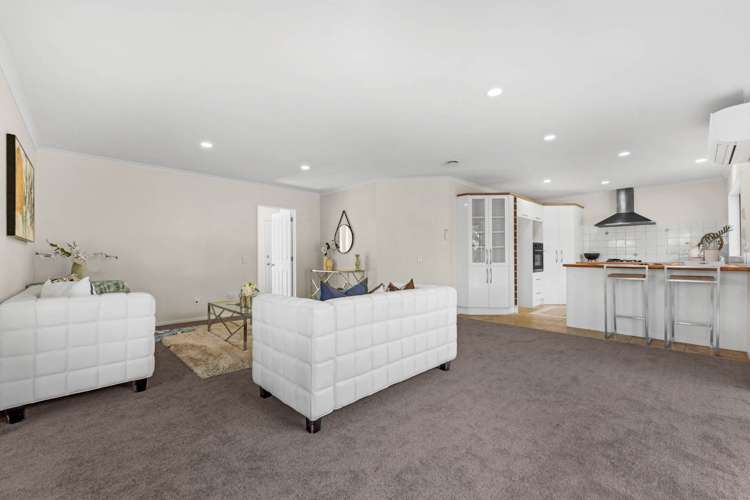 19 Maybole Drive Flat Bush_13