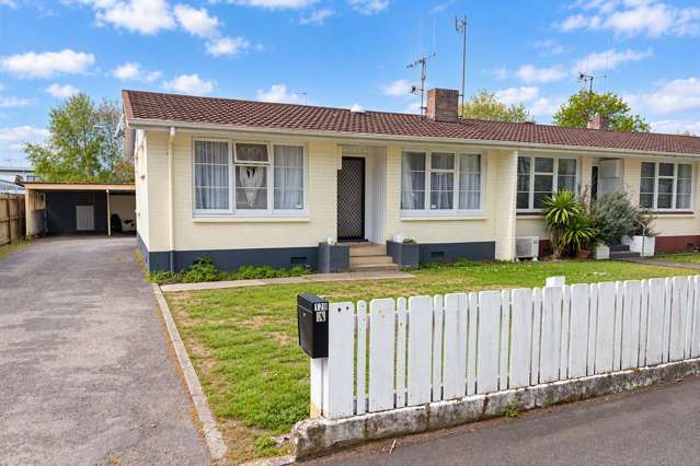 Redecorated, Two Bedroom Unit In Ham East