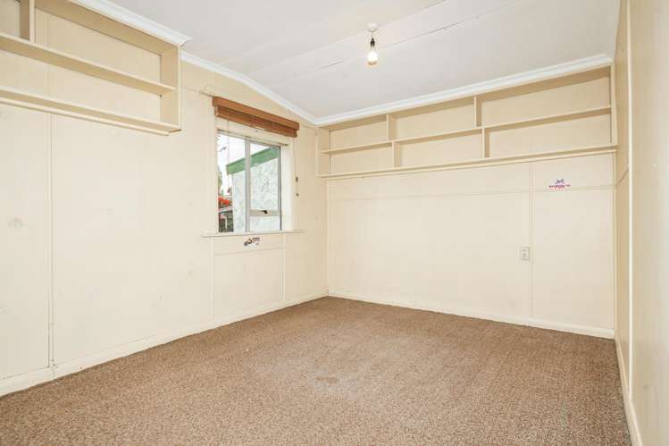 10 Burns St Milton_11