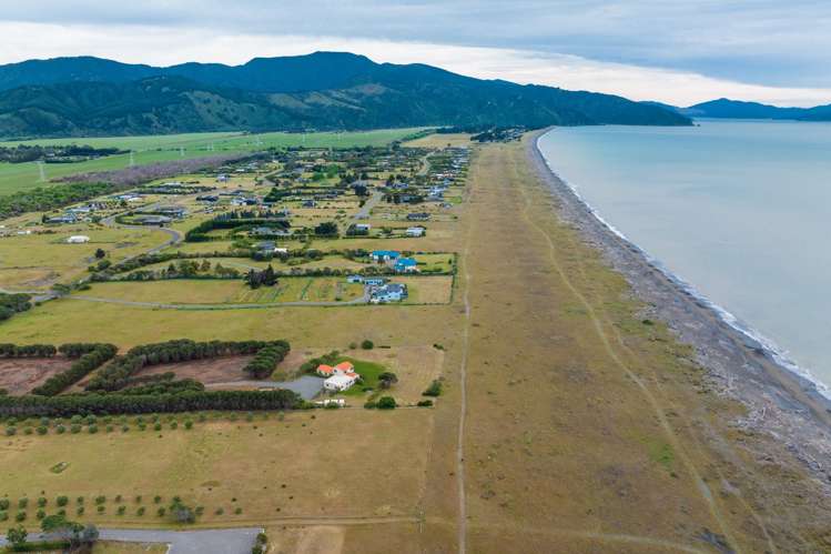 16 Hinepango Drive Rarangi_29