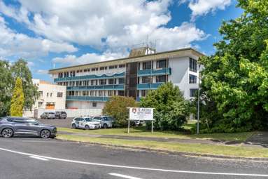 24 Lawrence Avenue_4