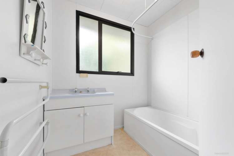 1/9 Kirrie Avenue Te Atatu South_7