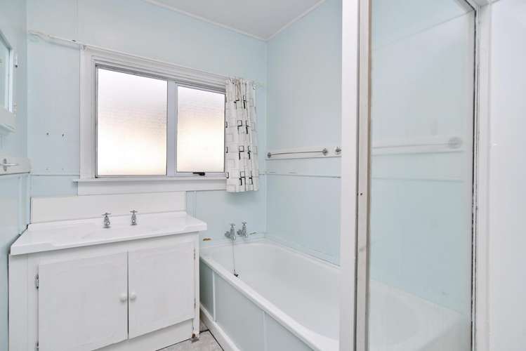 262 Breezes Road Aranui_11