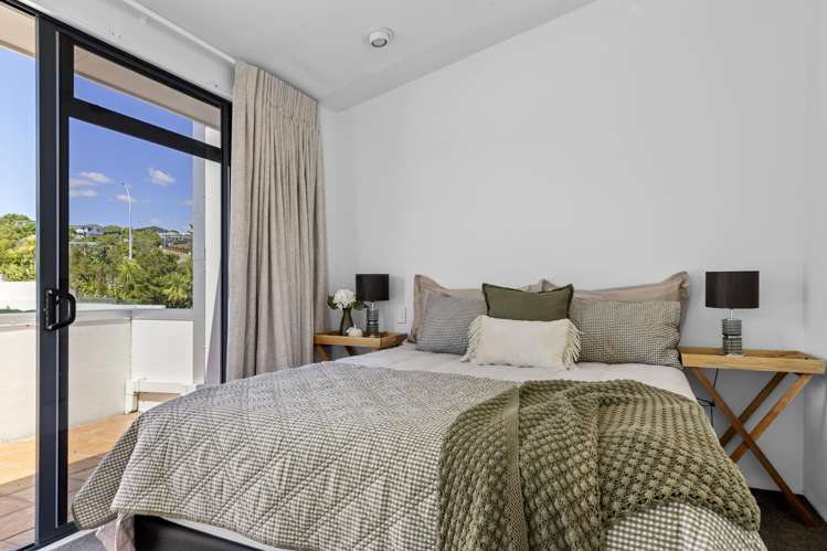 2/227 Lake Terrace Waipahihi_7