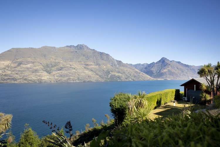 21 & 23 MacKinnon Terrace Sunshine Bay_30