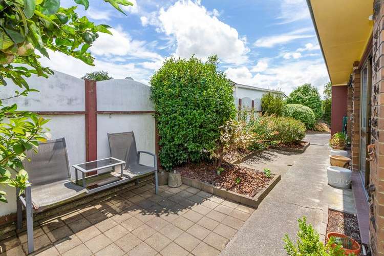 15 AINTREE CRESCENT Awapuni_19