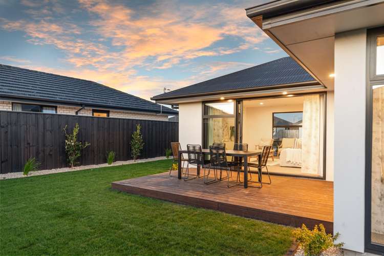 36 Stackwood Avenue Ravenswood_25