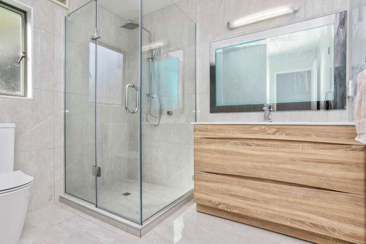 2/6 Seaview Avenue Northcote_9