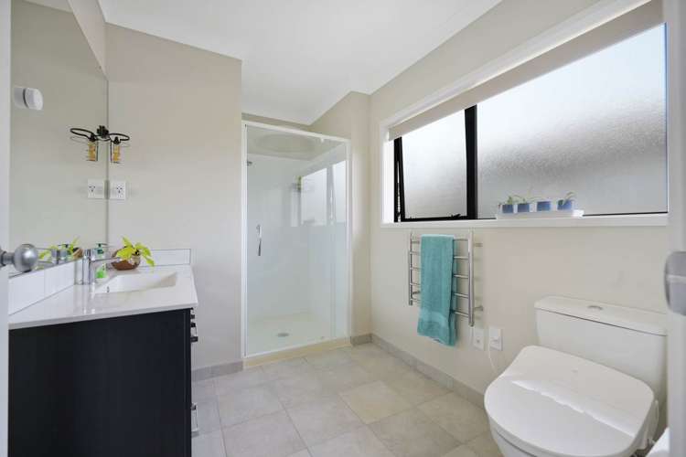 214 Kyle Road Greenhithe_18