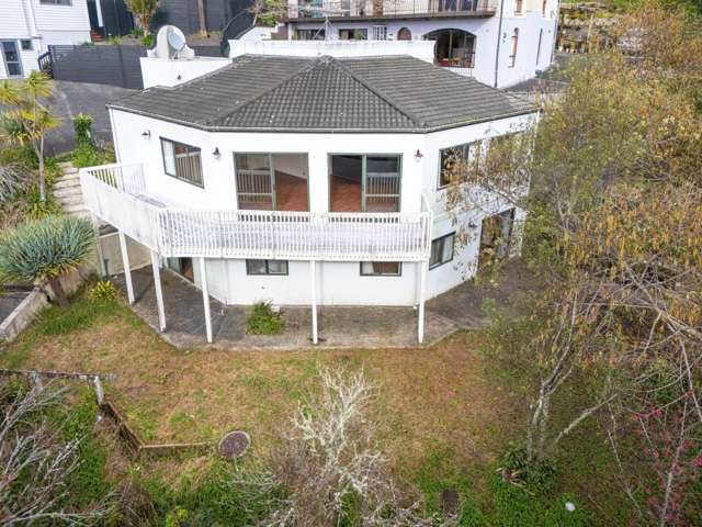 Directly Opposite Rangitoto College ~ Add-Valu...