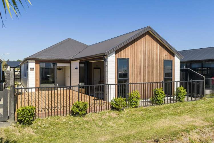 27 Tangaroa Place Poike_1