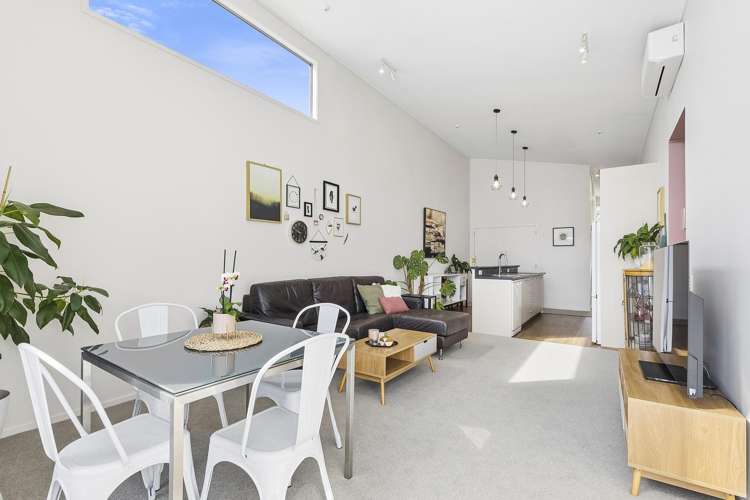 3/9 Broderick Road_3