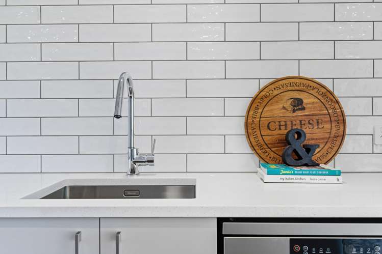 Units 1- 4/89 Jerrold Street North Addington_5