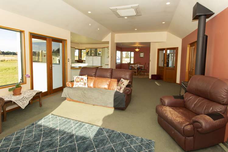 196 Racecourse Road Allenton_6