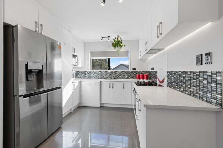 2/8 Leven Lane Totara Heights_10