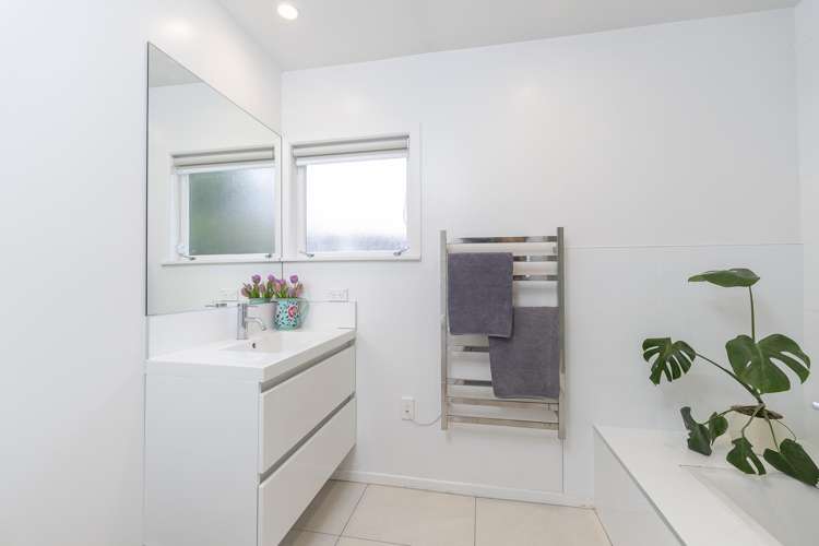 12b Brennan Avenue Te Atatu Peninsula_17