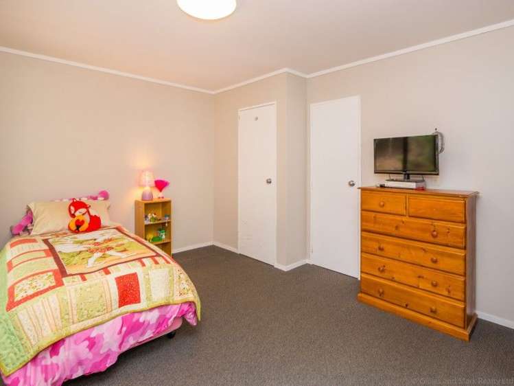 7c Tiniroa Grove Silverstream_18