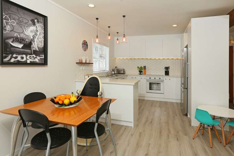 1/24 Abbotleigh Avenue Te Atatu Peninsula_2