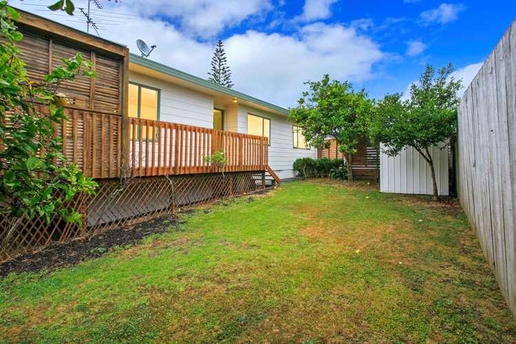 2/67 Lancaster Road Beach Haven_18