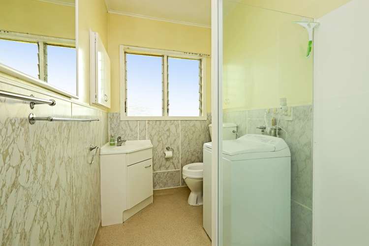 1422 Karamu Road North Mayfair_9