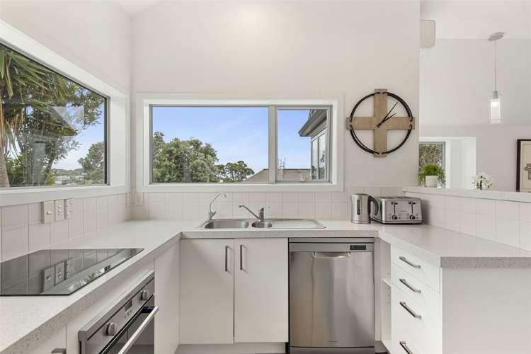 2/14 Bournemouth Terrace Murrays Bay_11