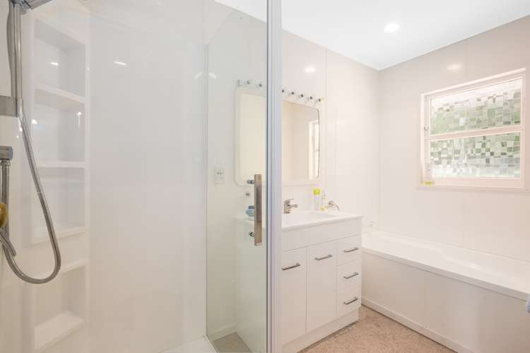 8 Chisbury Street Churton Park_16