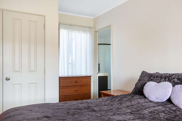 2 Elwarth Way Ranui_33