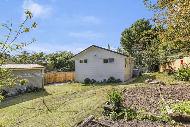 16 Onedin Place Titirangi_1