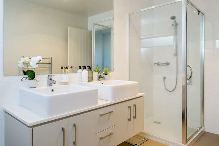 8 Chateau Crescent Rangatira Park_16