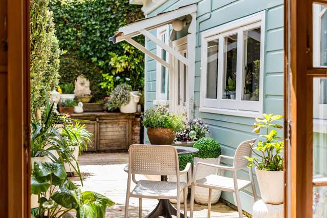 CHARMING CITY HOME WITH VIEWS!