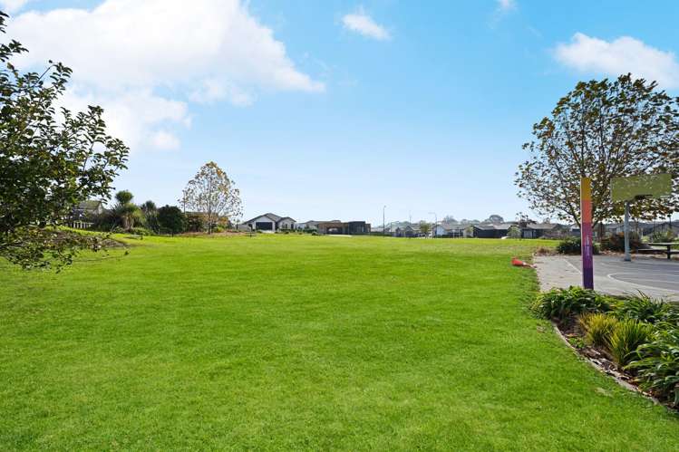 2/63 Cabourne Drive Glenview_14