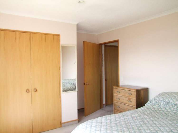 2 Duthie Street Milton_11