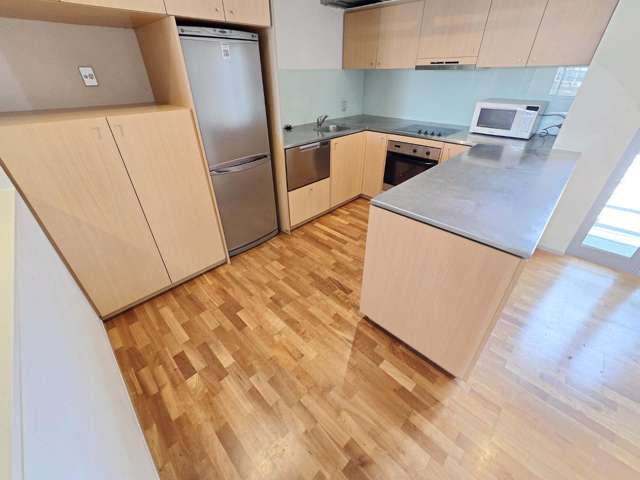 B66/10 Ebor Street 2185_2