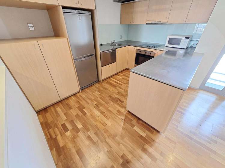 B66/10 Ebor Street 2185_2