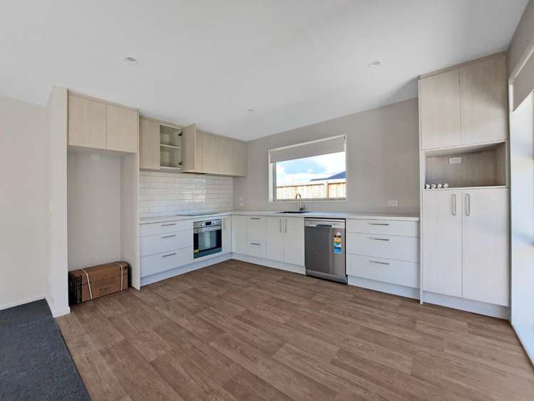 625 East Maddisons Road 11103_1