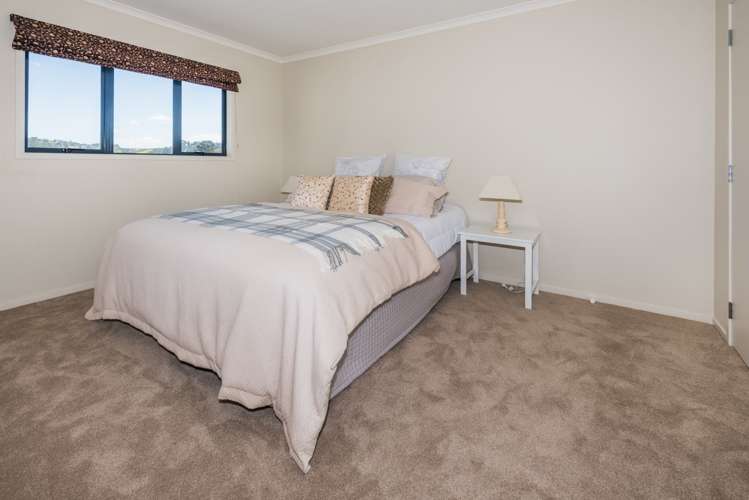 122 Fernhill Way Oteha_15