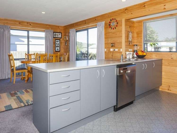 10 Hawk Hill Crescent Cooks Beach_16