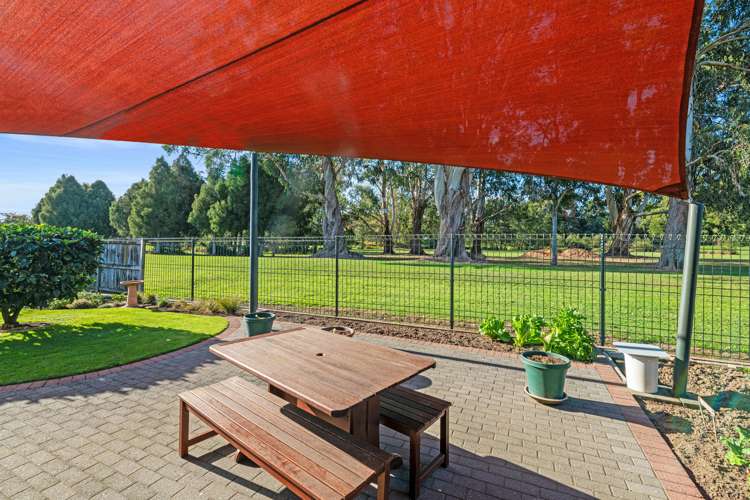 13 Reynolds Drive Glenview_16