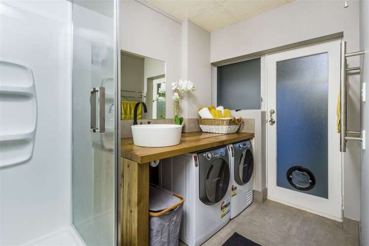 2/11a East Coast Road Milford_13