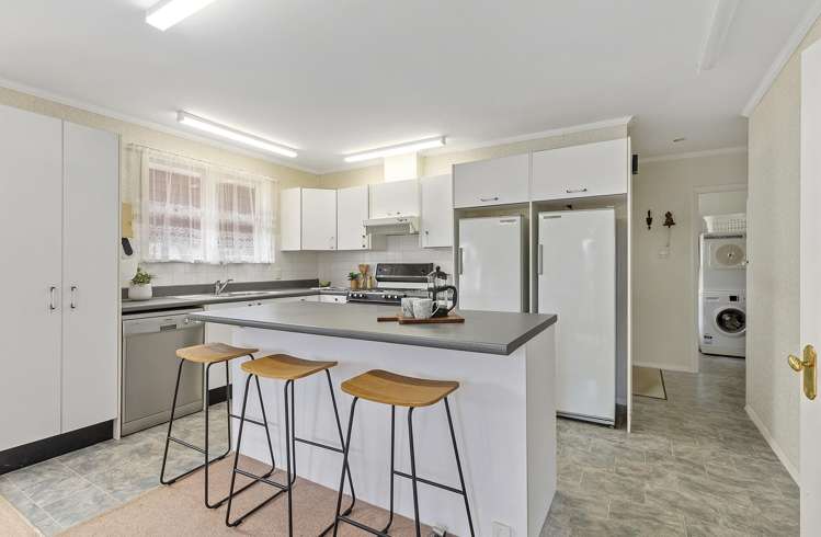 24 Larsen Crescent Tawa_1